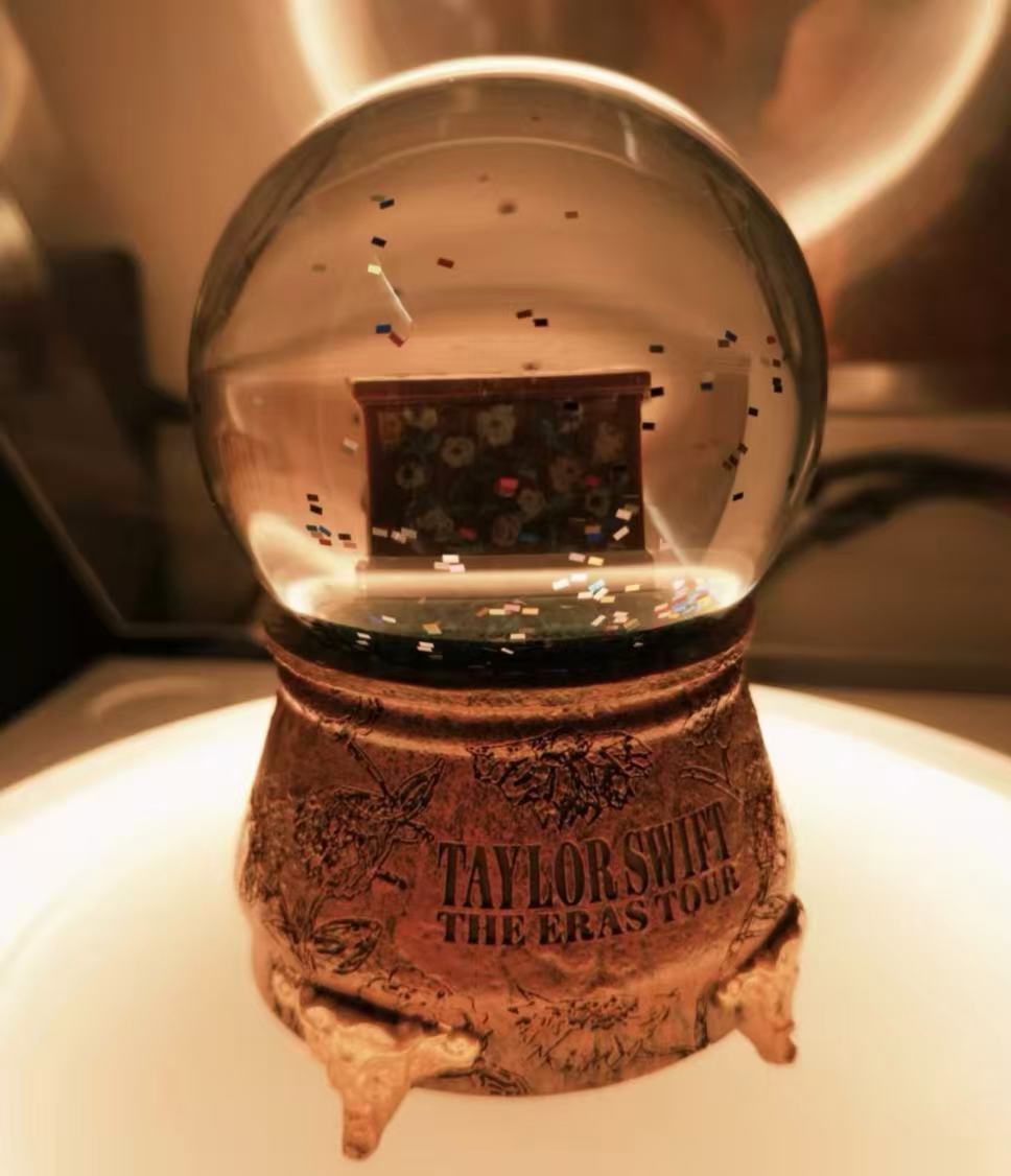 Taylor Swift Collectibles – URVC
