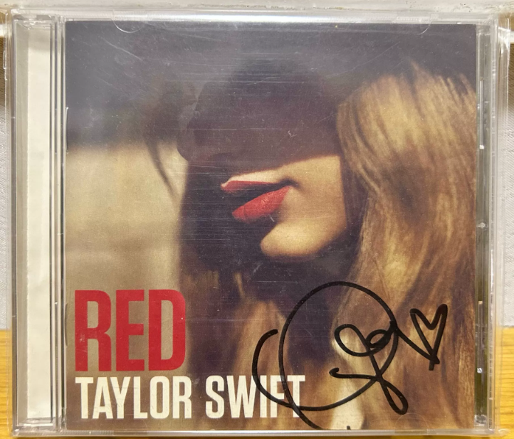 【直筆サイン】 Taylor Swift- Red CD ブックレット Taylor Swift – Red Original CD with Signed Lyric Booklet – URVC