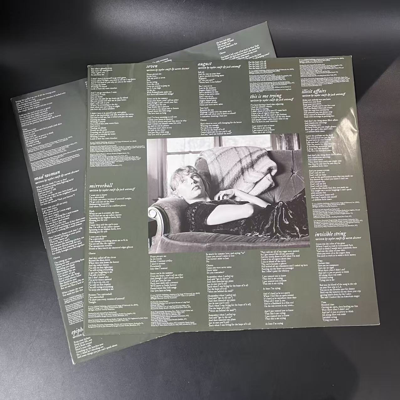 Taylor Swift – Folklore Brown Vinyl 2LP Deluxe Edition