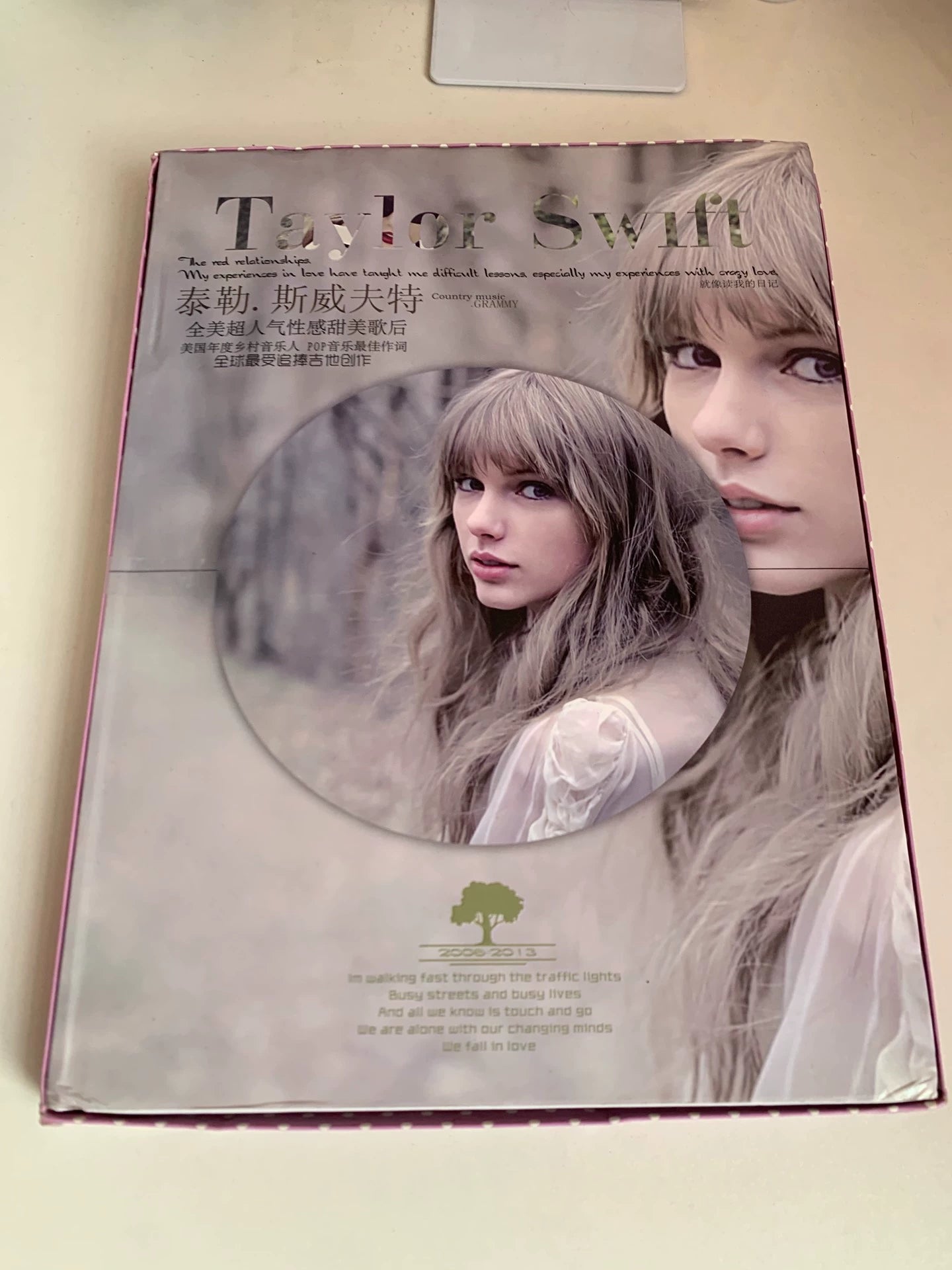 Taylor Swift — 2013 Retro Pink Photo Magazine Gift Box — Light Wear