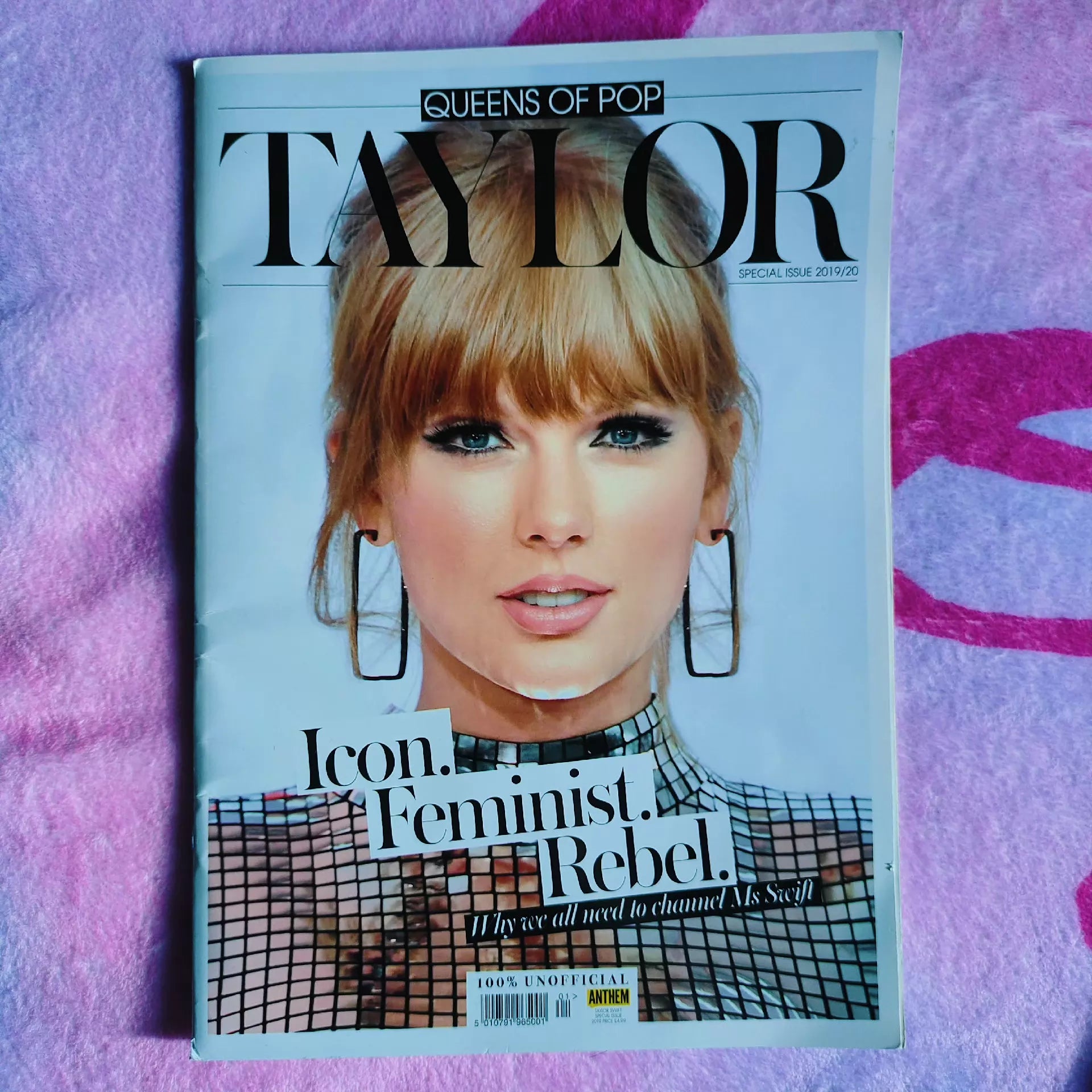 Taylor Swift — Queen of Pop Special Magazine with Poster