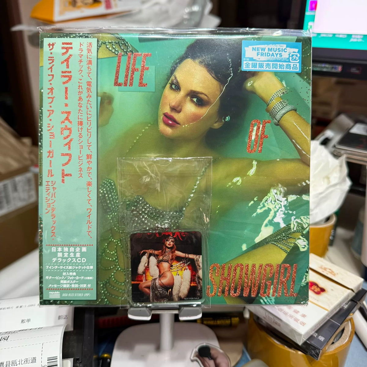 Taylor Swift – The Life of a Showgirl – Japanese Limited CD with HMV Keychain