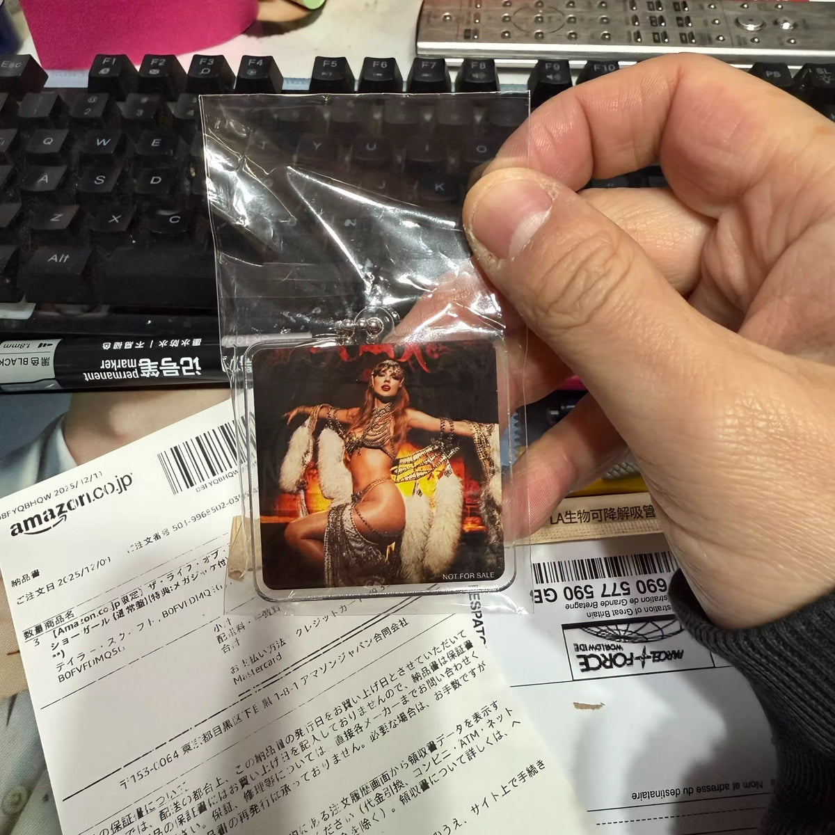Taylor Swift – The Life of a Showgirl – Japanese Limited CD with HMV Keychain