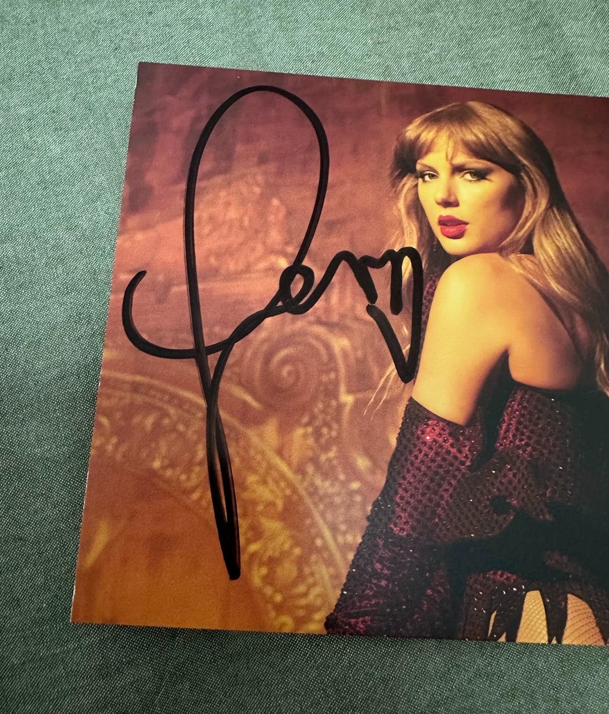 Taylor Swift – The Life of a Showgirl – Signed CD, Cover 3, No Hype Sticker