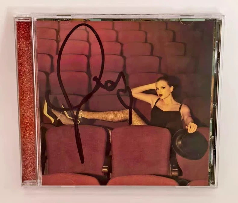 Taylor Swift – The Life of a Showgirl – Signed CD, Photo 4 with Closed Heart