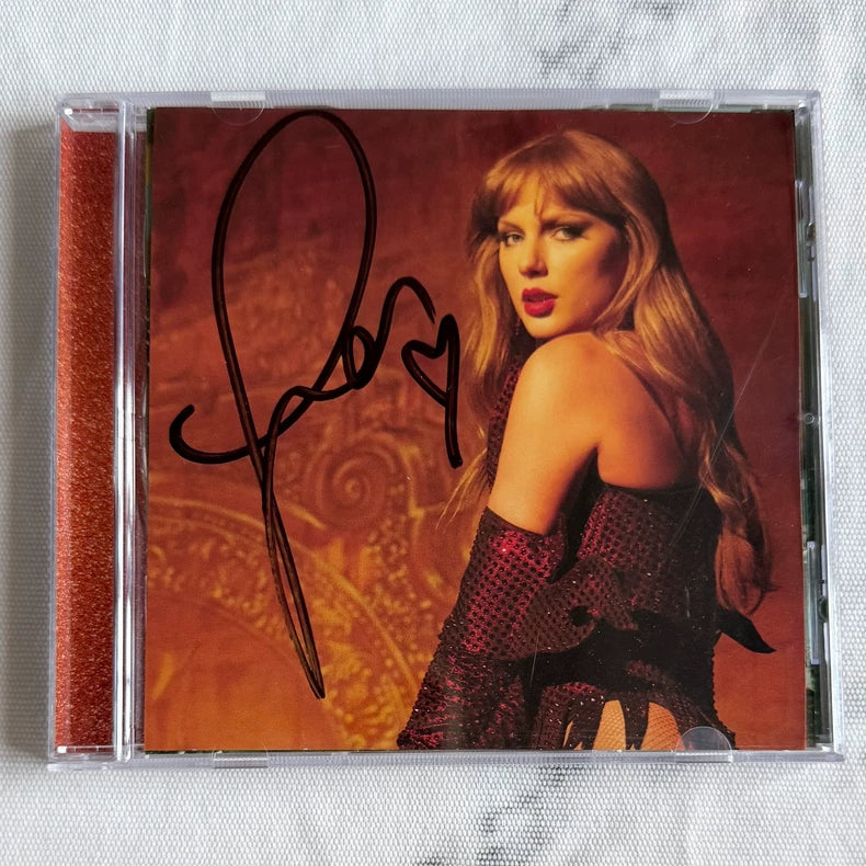 Taylor Swift – The Life of a Showgirl – Signed CD, Photo 3 with Closed Heart
