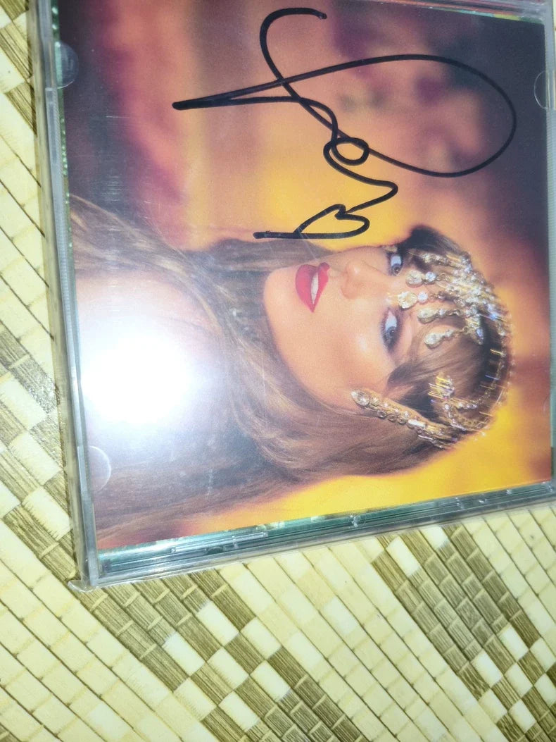 Taylor Swift – The Life of a Showgirl – Signed CD