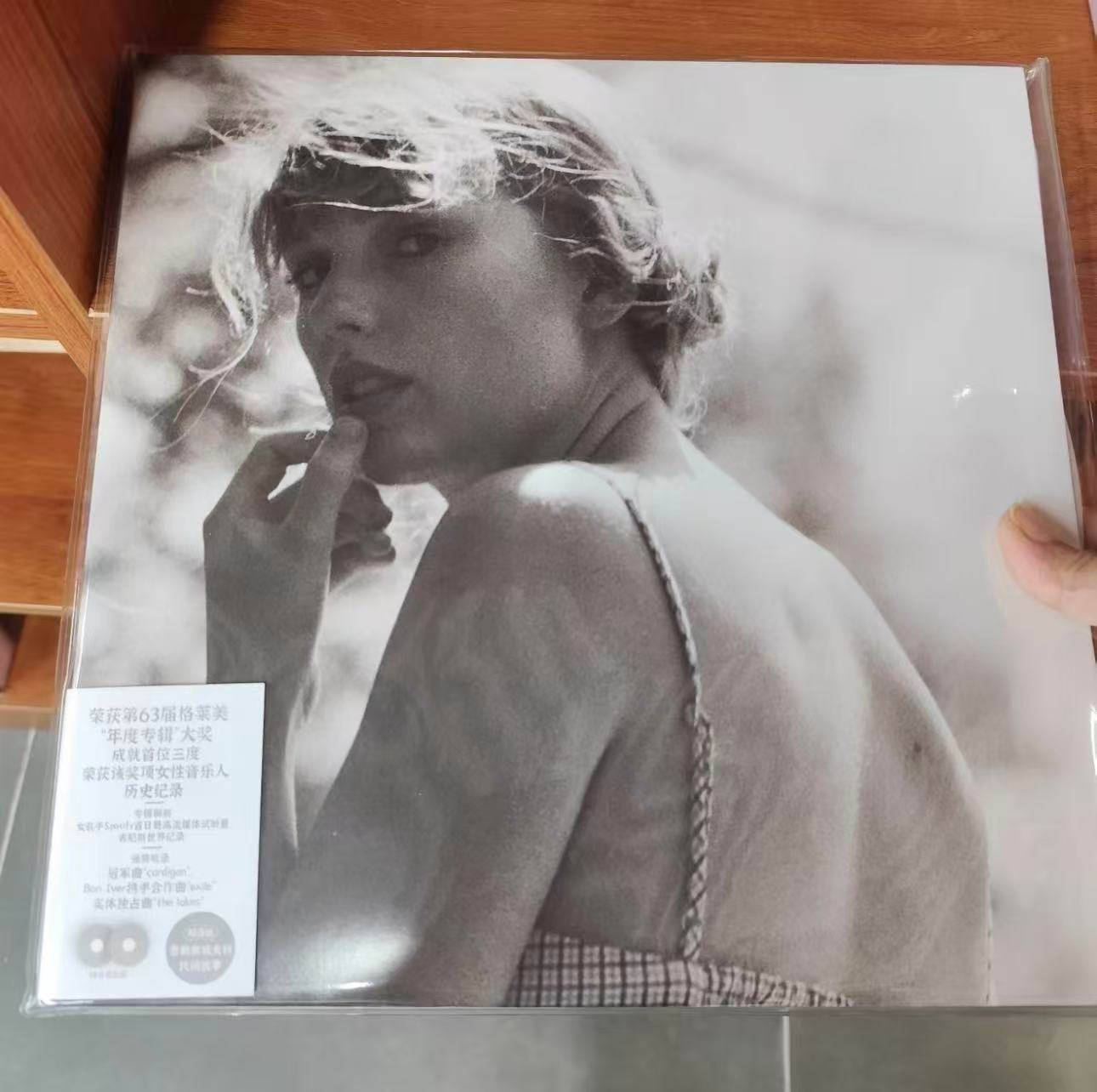 Taylor Swift – Folklore | 2LP Grey Vinyl (Official Pressing)