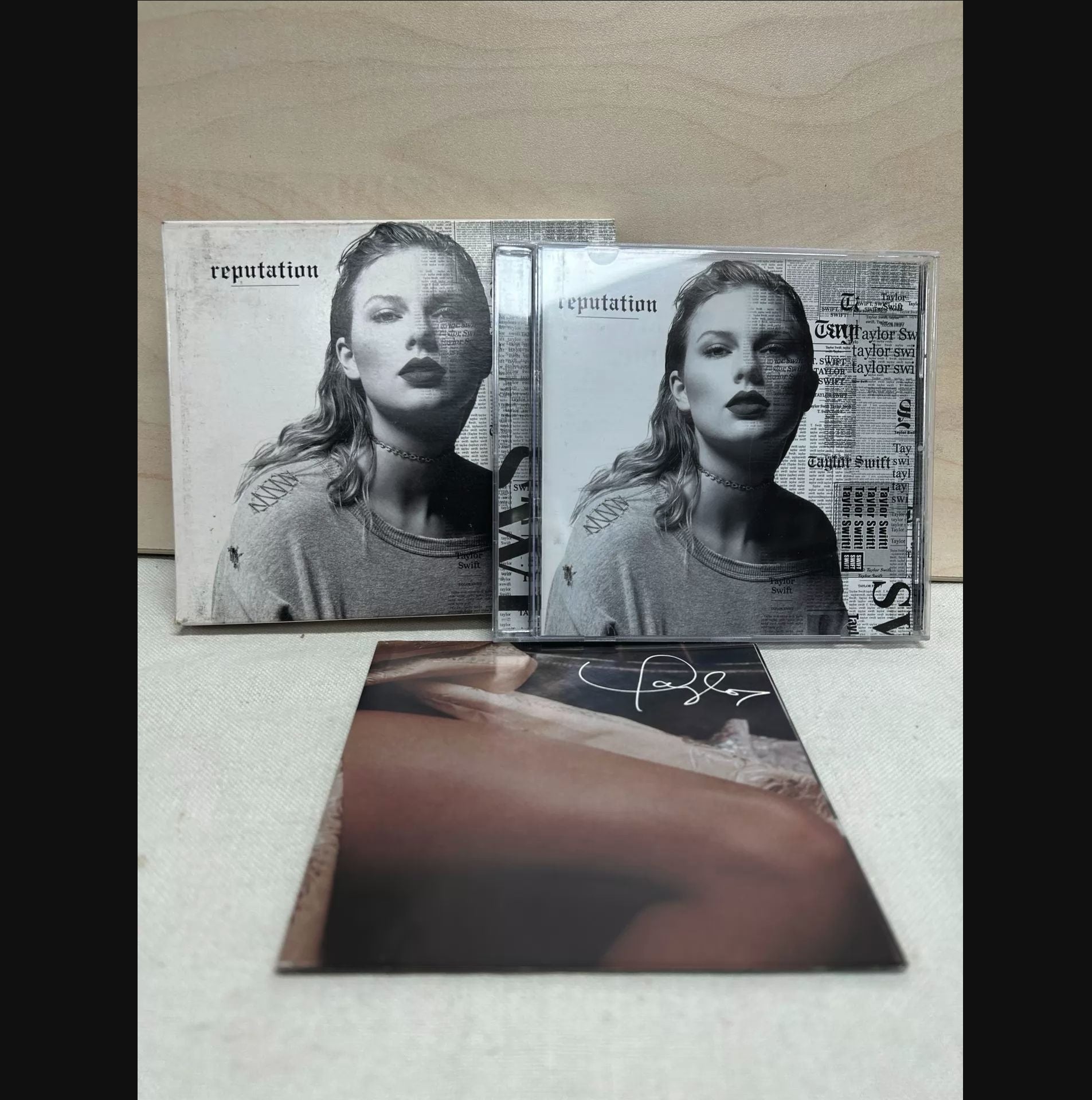 Taylor Swift – Reputation CD Hong Kong Edition — Pre-Owned, Complete