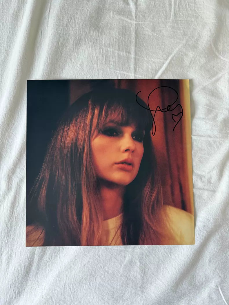 Taylor Swift – Midnights – Jade Green Signed Photo with Heart – Photo Only — original item photo
