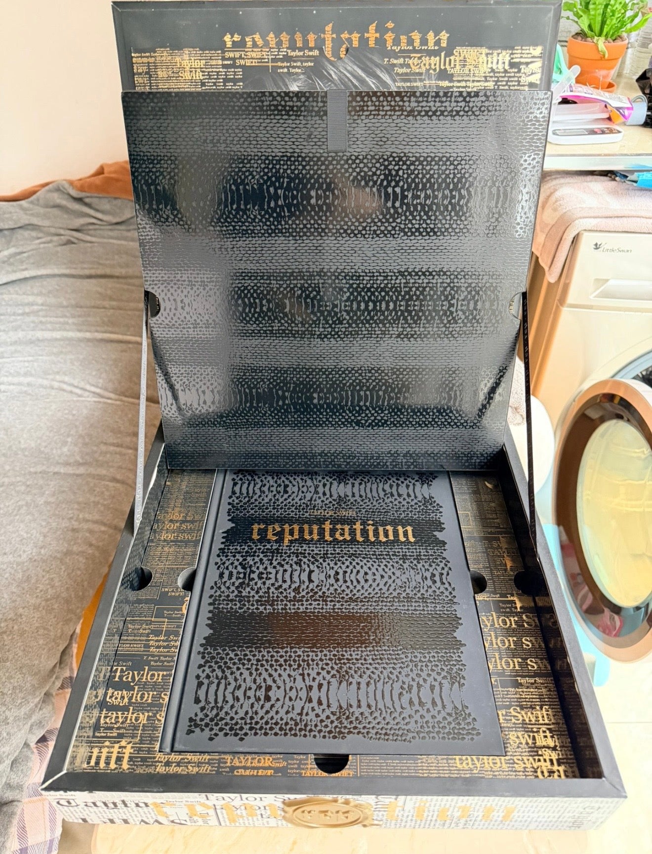 Taylor Swift reputation Stadium Tour Japan VIP Box - Like New - Read Desc