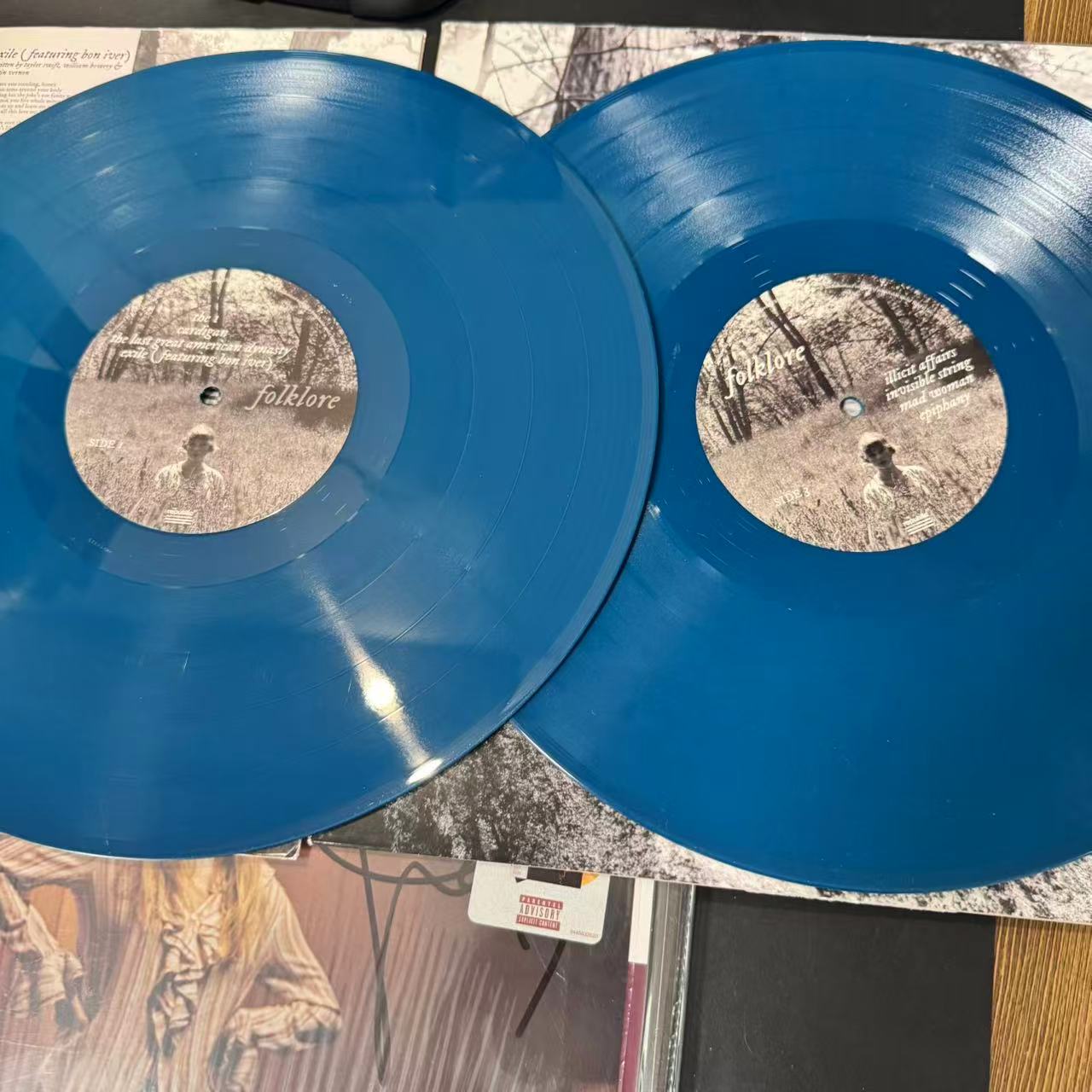 Taylor Swift – Folklore “In The Trees” Blue Translucent Vinyl 2LP US Edition