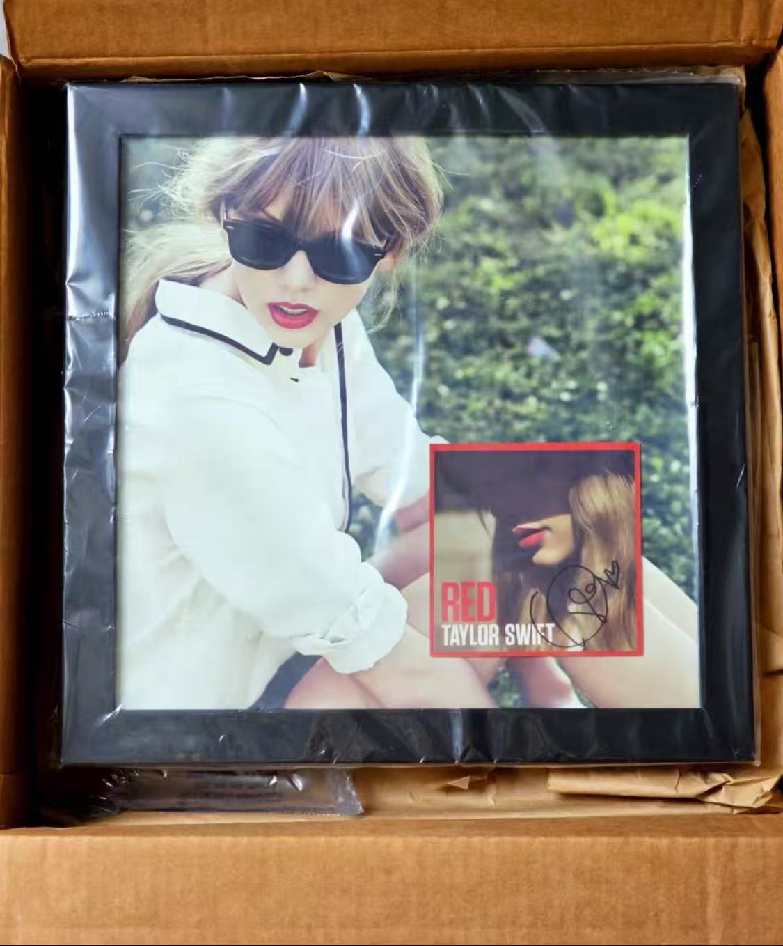 Red — Original (2012) & Taylor's Version (2021) – URVC