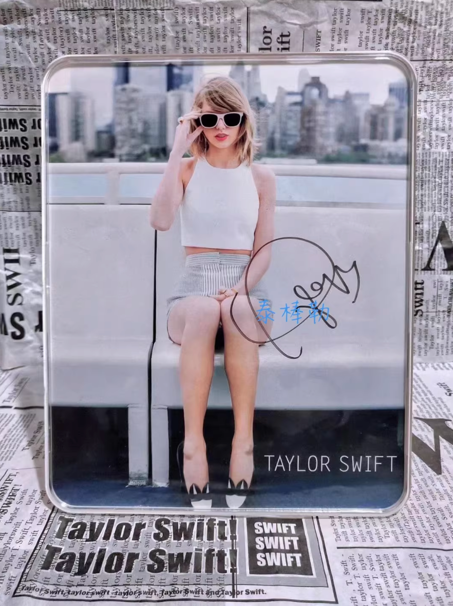 Taylor Swift – Loft Signed “1989” Tour Exclusive Poster