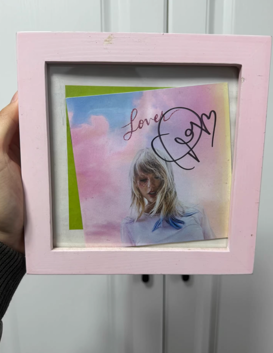Taylor Swift_Lover_SignedCD_HeartAutograph_WithMeSingle