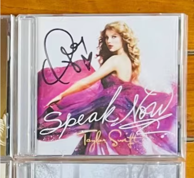 Taylor Swift Speak Now CD – Original Signature with Heart