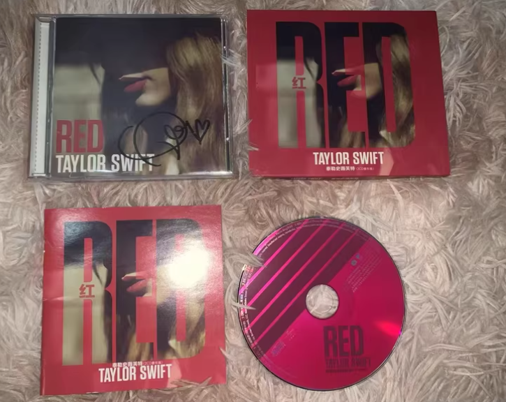 Taylor Swift Red Signed CD Lyric Booklet – Original Imported Edition