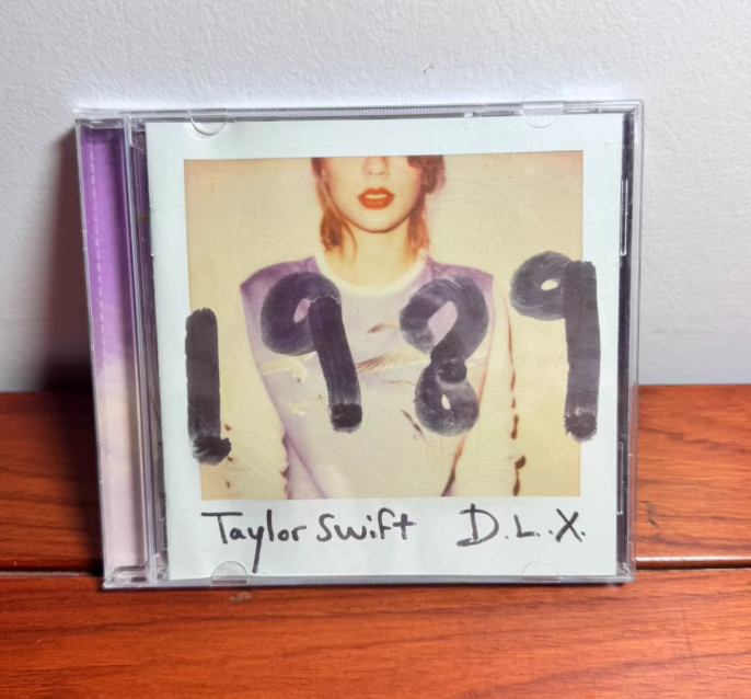Taylor Swift - 1989 (Official CD with Polaroids and Paper Sleeve)