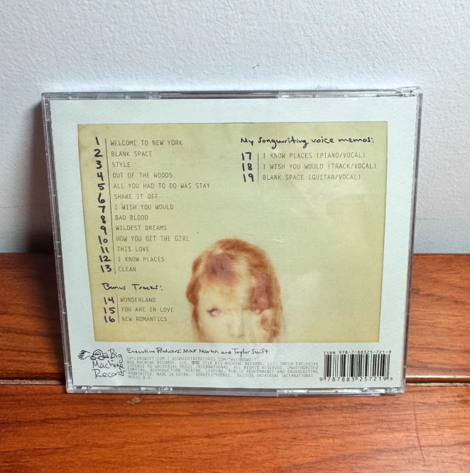 Taylor Swift - 1989 (Official CD with Polaroids and Paper Sleeve)