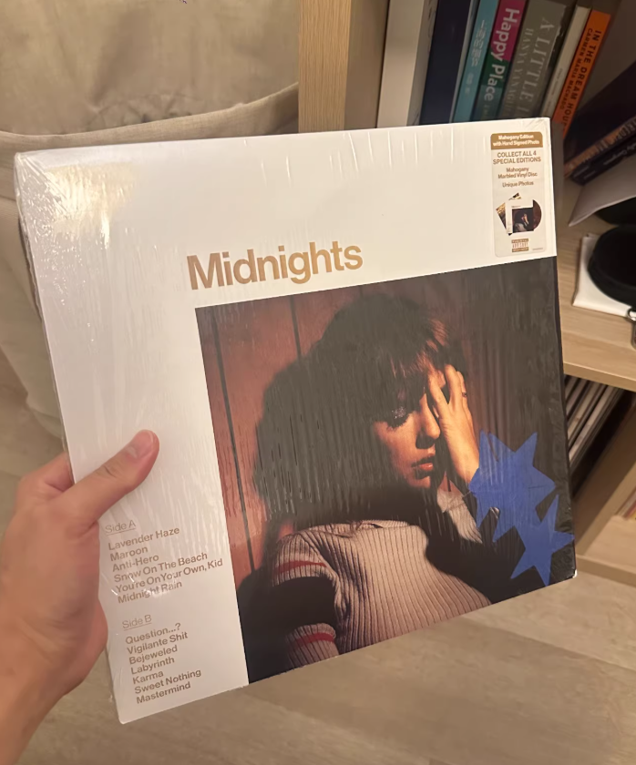 Taylor Swift - Midnights (Mahogany Vinyl Signed Edition with Heart Autograph)