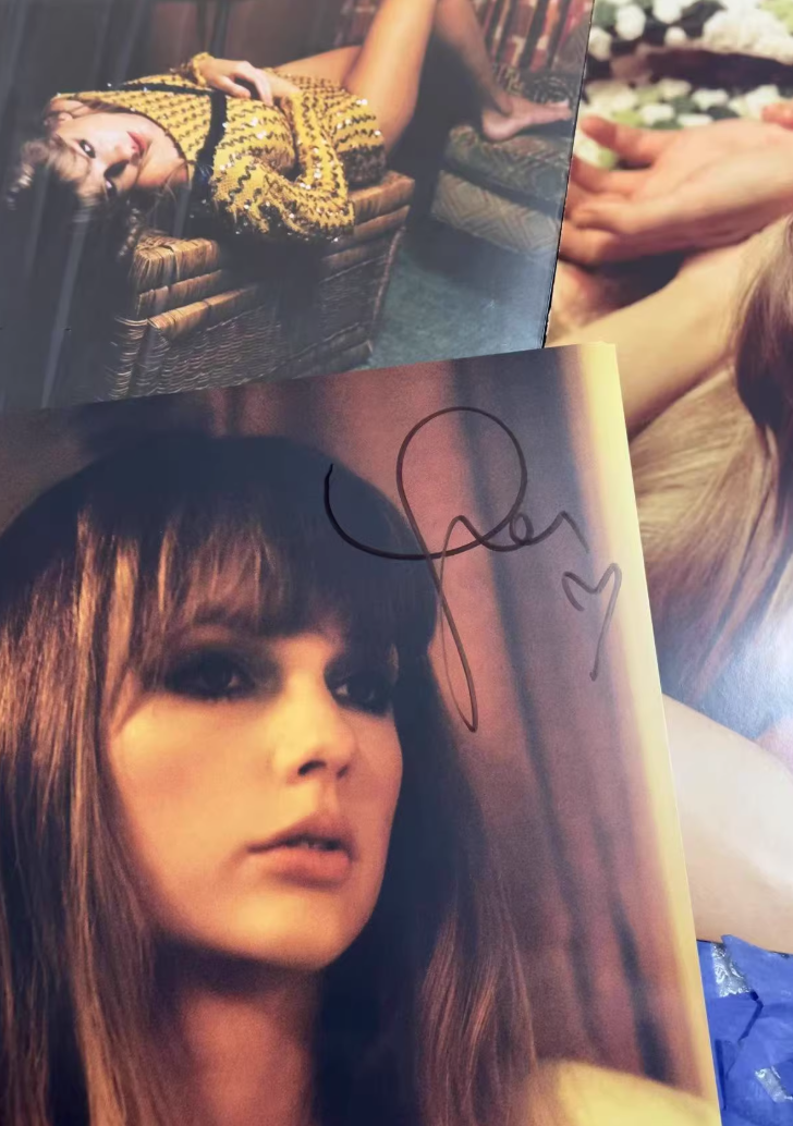 Taylor Swift - Midnights (Jade Green Vinyl Signed Edition, Side Opened)