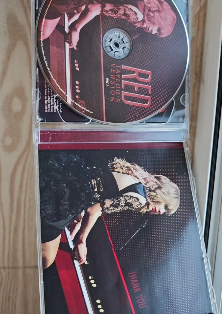 Taylor Swift - Red (Taylor’s Version) CD (US Edition, Re-cased, With Extras)