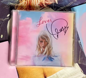 Taylor Swift Lover signed booklet (heart signature, no CD)