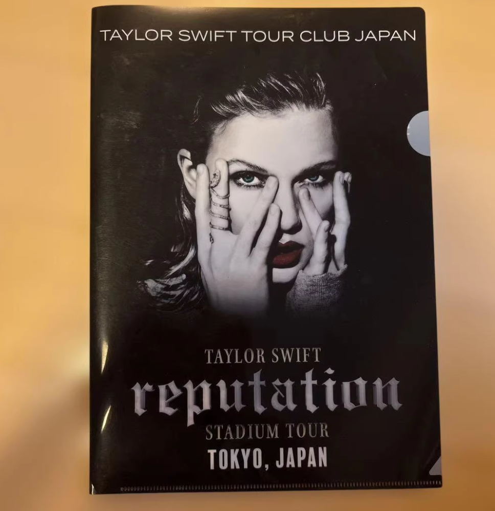 Taylor Swift Reputation Stadium Tour Tokyo exclusive folder (minor flaw, barely visible)