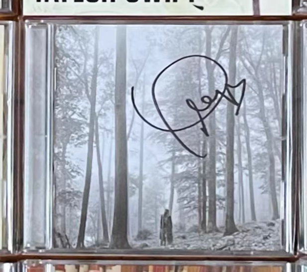 Taylor Swift – Folklore First Batch Signed Edition (9 Characters + Heart) – Opened
