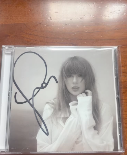 Taylor Swift – The Tortured Poets Department (TTPD) Signed CD – US Restock Edition