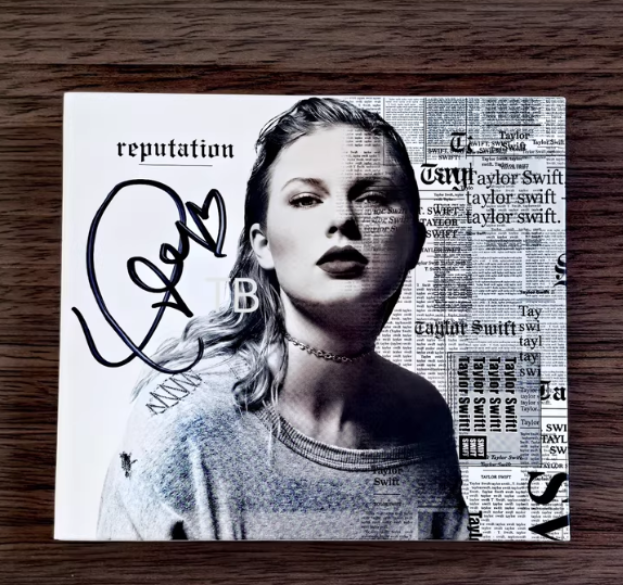 Taylor Swift – Reputation Signed Lyric Book