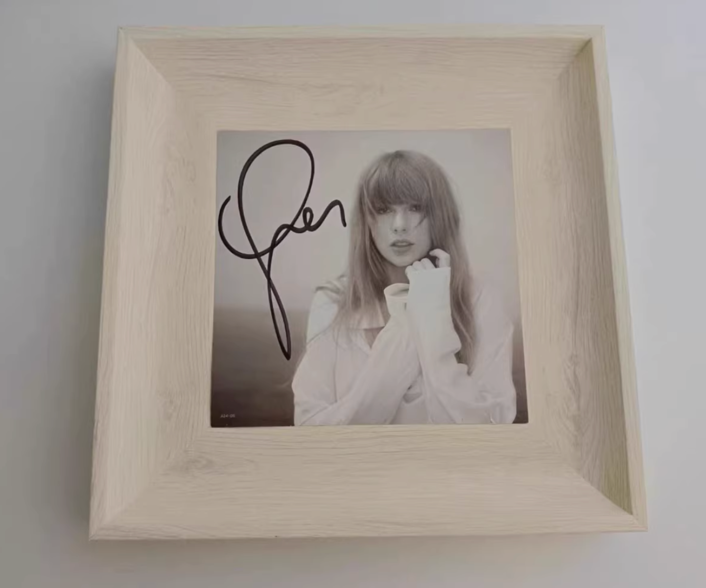 🤍 Taylor Swift TTPD Signed Hard Card - Minor Flaw + Free Gift! No Case/Frame - Swiftie Love! 📖✨