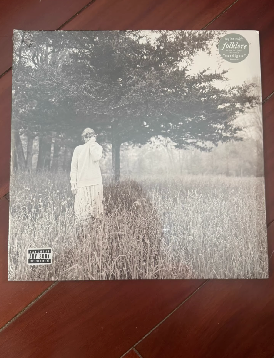 Taylor Swift – Folklore (US/EU Transparent Vinyl LP, Version 6) US/European pressing, Version 6 transparent vinyl edition. Brand new and factory sealed. Rare collectible variant of *Folklore*.