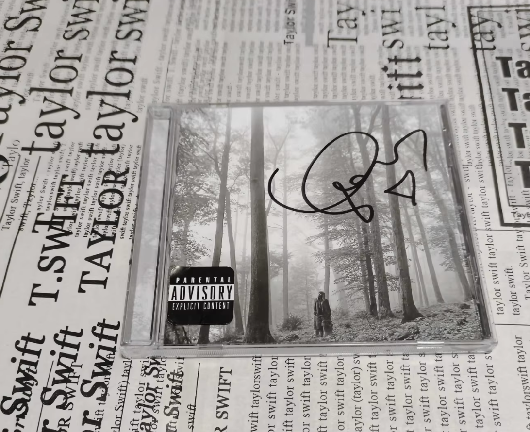 Taylor Swift Folklore Official Signed CD! Figure-eight heart sig, opened no cracks, missing sticker! 🌲✨