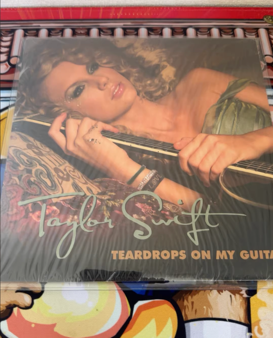 Taylor Swift Self-Titled 7" Bundle! Hand-numbered limited 4000 each - white, black, grey, clear green, purple! All sealed! 🎸✨