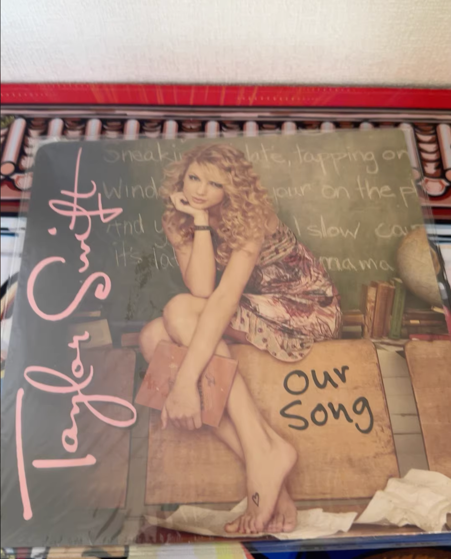 Taylor Swift Self-Titled 7" Bundle! Hand-numbered limited 4000 each - white, black, grey, clear green, purple! All sealed! 🎸✨