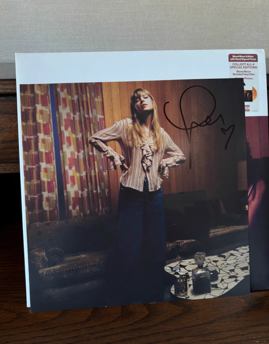 Taylor Swift – Midnights (Indie Exclusive Heart-Signed Print + Red Vinyl LP)