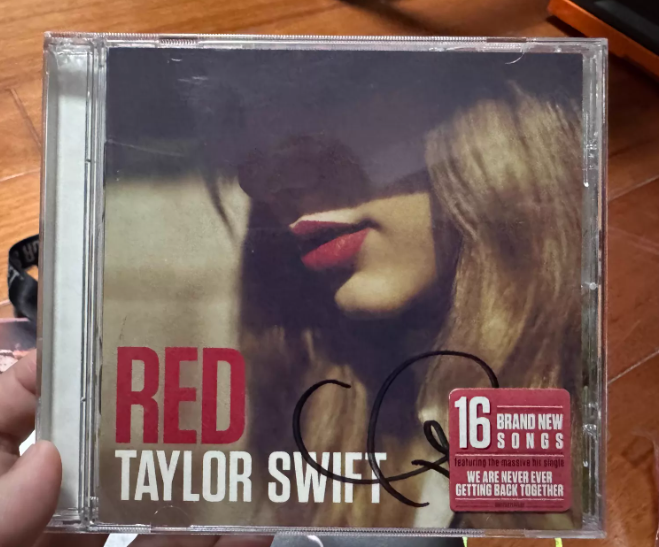 Red — Original (2012) & Taylor's Version (2021) – URVC
