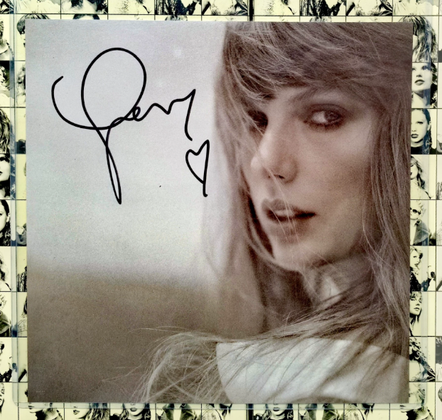 Taylor Swift TTPD Signed Card Double Heart Autographed Insert – URVC Taylor Swift TTPD Signed Card Double Heart Autographed Insert – URVC