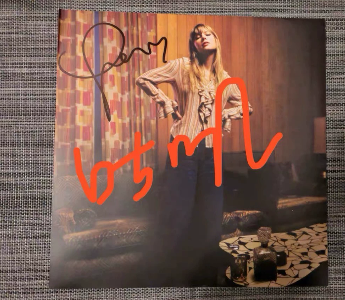 Taylor Swift – Midnights Blood Moon Edition Vinyl LP Heart Signed M/NM