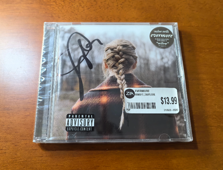 Taylor Swift – evermore Signed CD Special Signature Sealed M/M – URVC Taylor Swift – evermore Signed CD Special Signature Sealed M/M – URVC