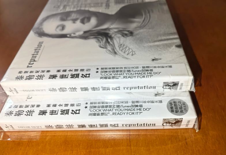 Taylor Swift – reputation Taiwan CD Bundle Set of 2 M/NM