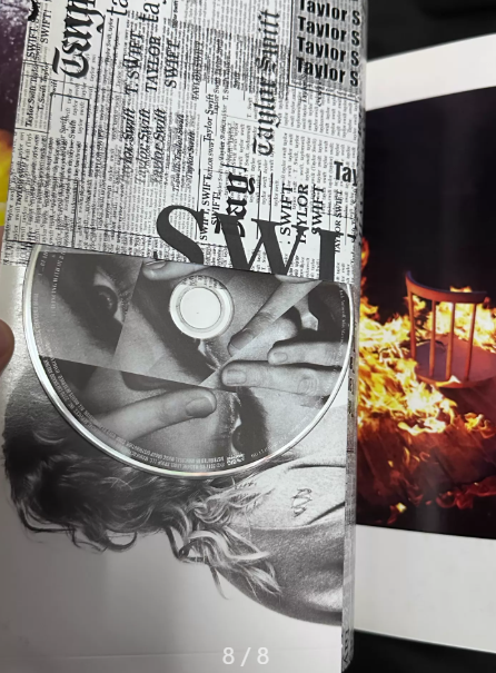 Taylor Swift – Reputation Magazine Edition Bundle with CD & Inserts