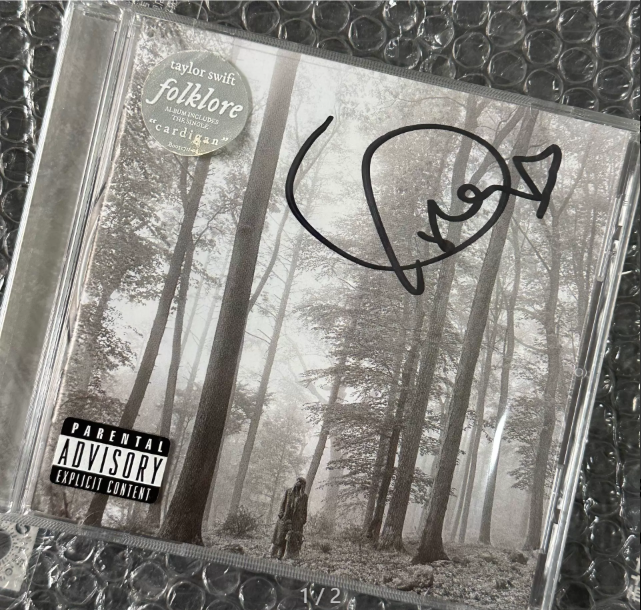 Taylor Swift – Folklore Signed CD Heart Signature M/NM