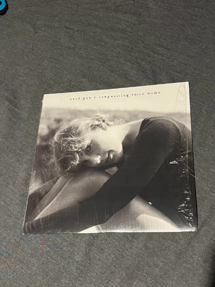 Taylor Swift – Cardigan “Cabin in Candlelight” Gold 12” Vinyl NM/NM