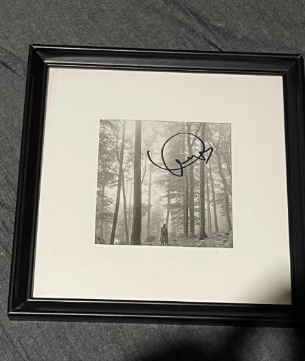 Taylor Swift – Folklore Signed CD with Frame Display Edition M/NM