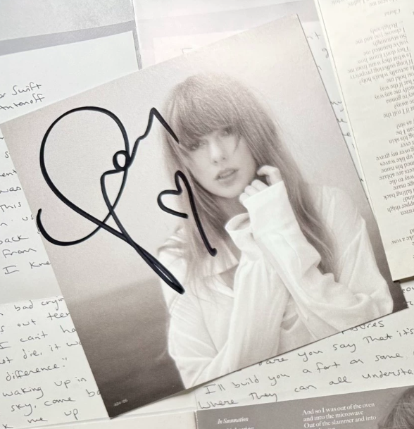 Taylor Swift – The Tortured Poets Department Signed Insert CD US Edition M/NM
