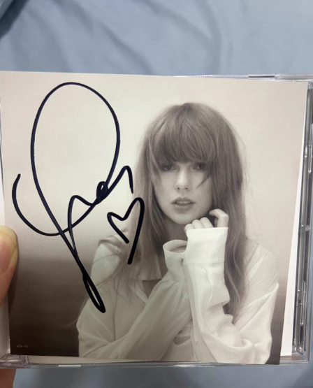 Taylor Swift – The Tortured Poets Department Signed CD Heart Signature US Edition