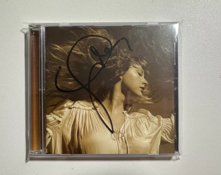 Taylor Swift – Fearless (Taylor’s Version) Signed CD Bold Signature US Edition
