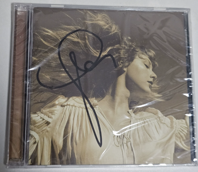 Taylor Swift – Fearless (Taylor’s Version) Signed CD Bold Signature Sealed